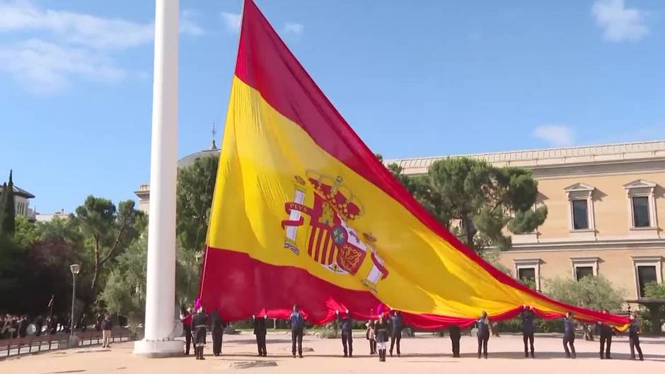 Almeida participa en el izado de la bandera con motivo de la festividad de San Juan