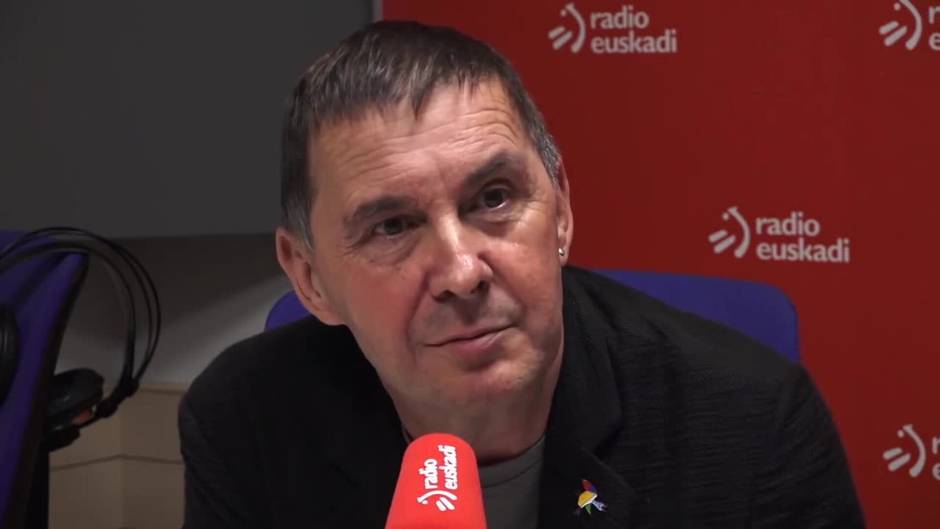 Otegi ve "la España monolingüe cada vez más conservadora" frente a la plurilingüe de izquierdas