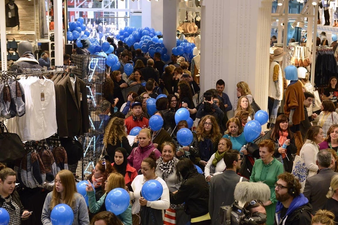 7.. Los asistentes han recibido un globo con la marca como obsequio