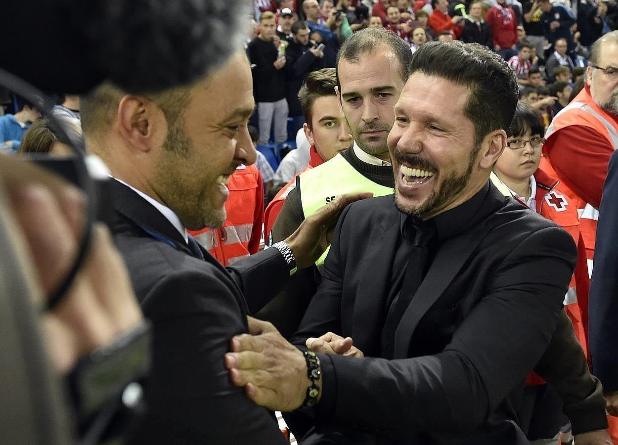 Saludo de los entrenadores. 