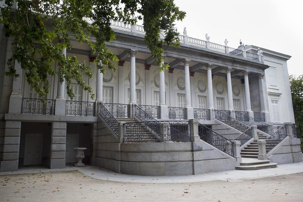 13. Numerosos arquitectos trabajaron, a finales del siglo XVIII, en este palacio, en los que muchos ven el sello del gran Villanueva