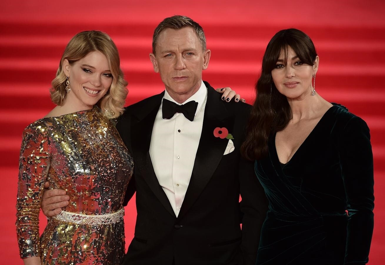 Daniel Craig, rodeado por las protagonistas femeninas de «Spectre»