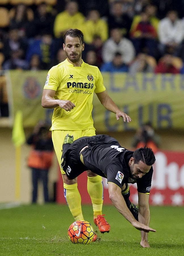 El Sevilla pierde ante el Villarreal por 2-1