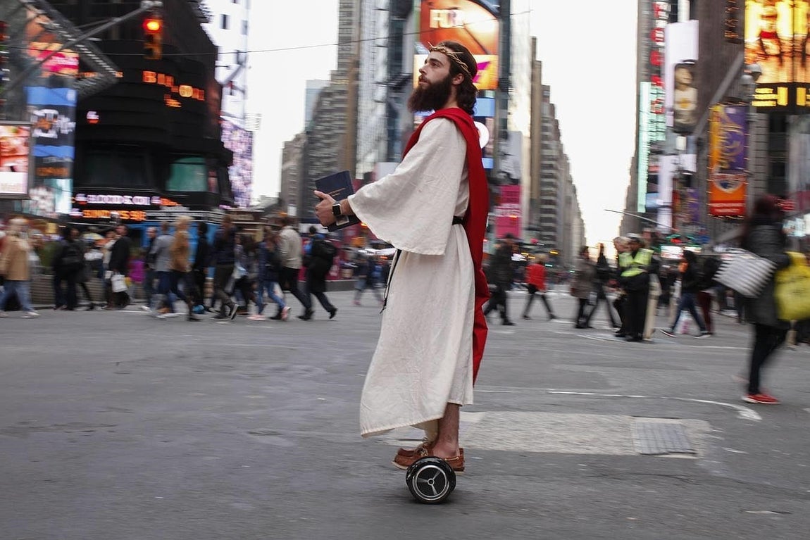 Jesús pasea por «Time Square». AFP