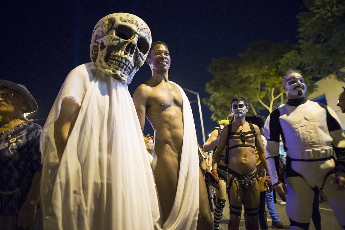 Disfraces varios en California. AFP