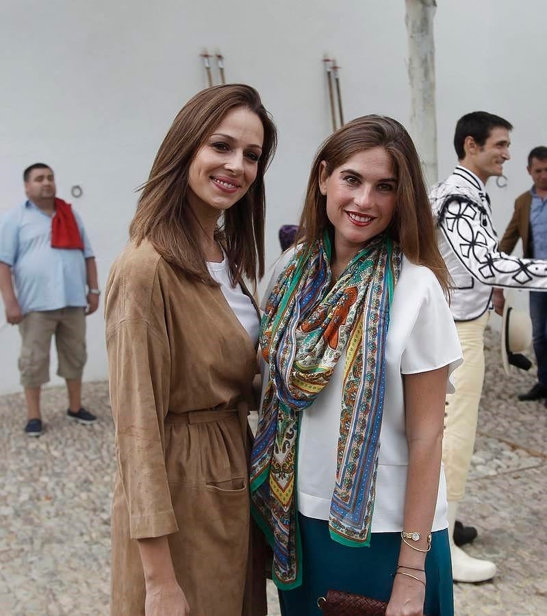 Eva González junto a su cuñada Lourdes Montes. 