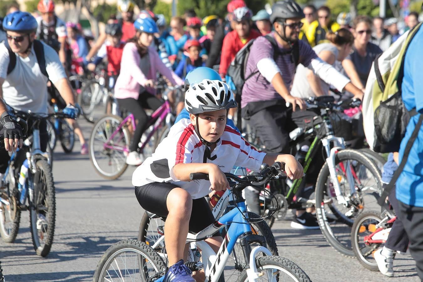 Bahía Sur celebra el Día de la Bicicleta. Si participaste... ¡búscate entre las imágenes!