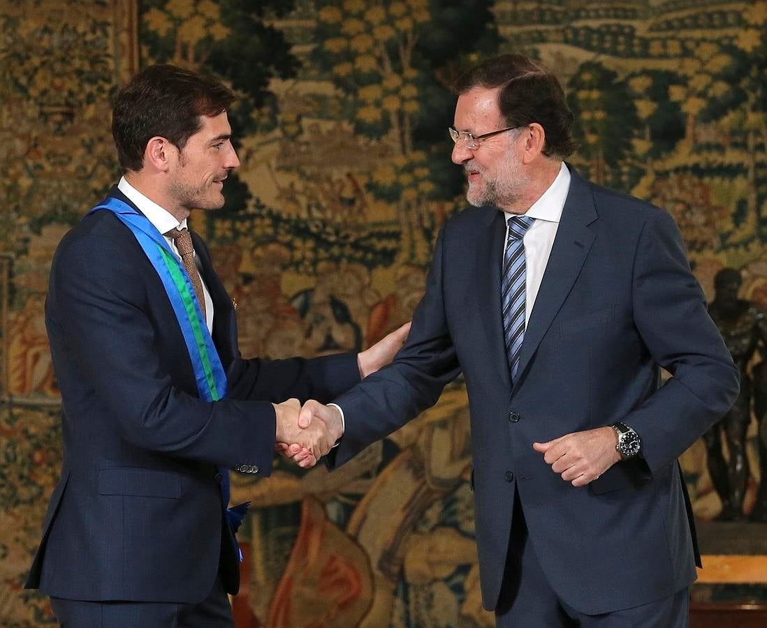 Casillas recibe la Gran Cruz de la Orden al Mérito Deportivo. 