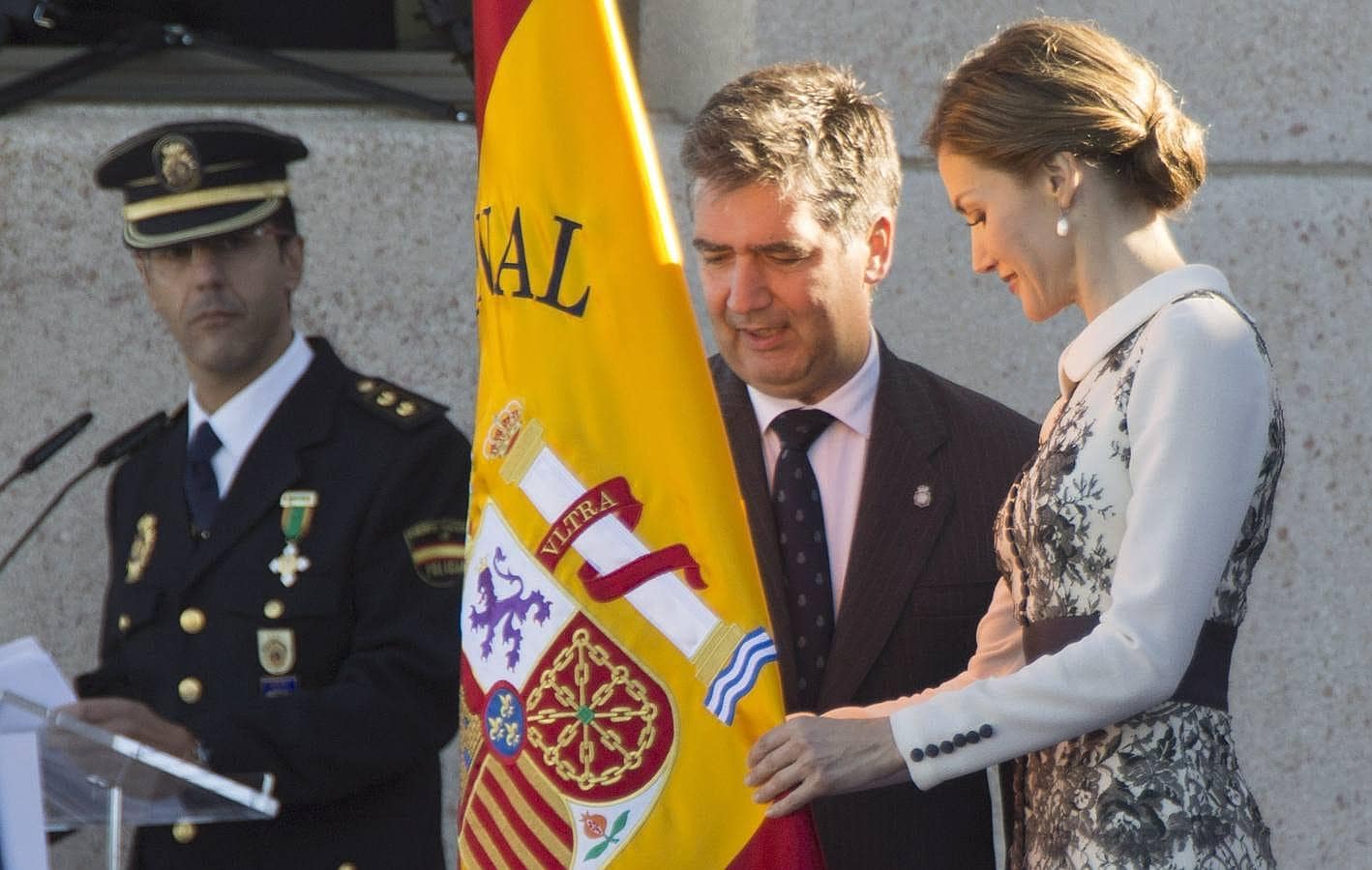 La Reina Letizia y el director general de la Policía, Ignacio Cosidó. 