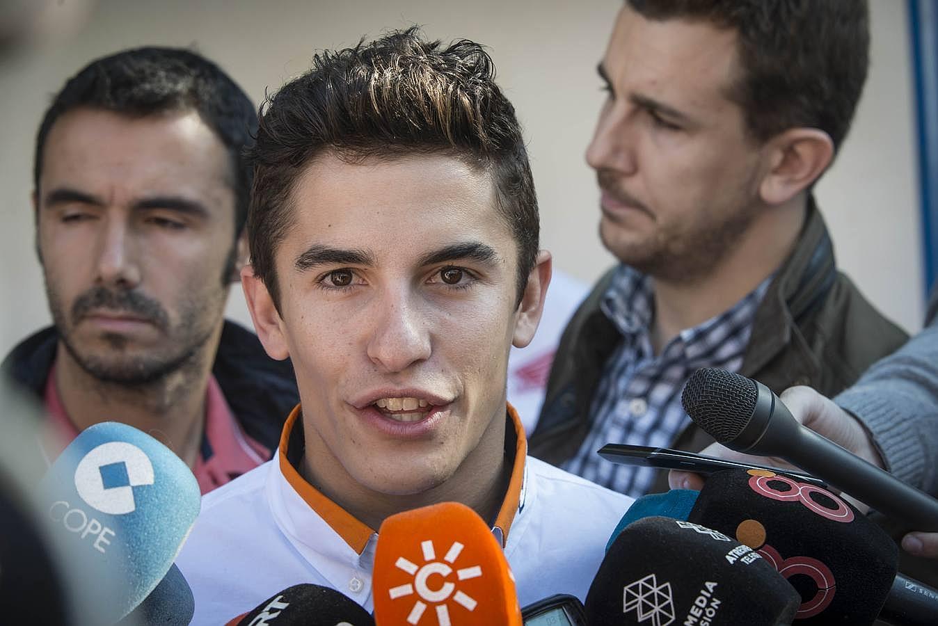 Dani Pedrosa y Marc Márquez visitan el colegio St. Mary´s School de Sevilla