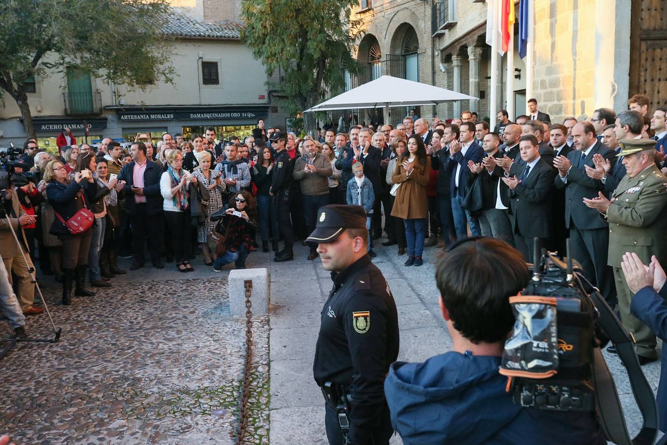 Concentración contra los atentados de París en el Palacio de Fuensalida