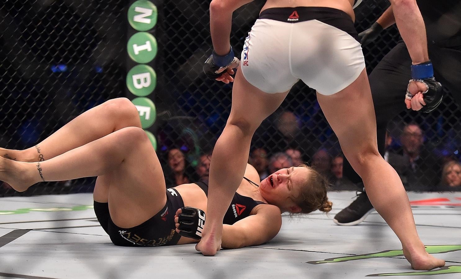 La derrota de Ronda Rousey, en imágenes