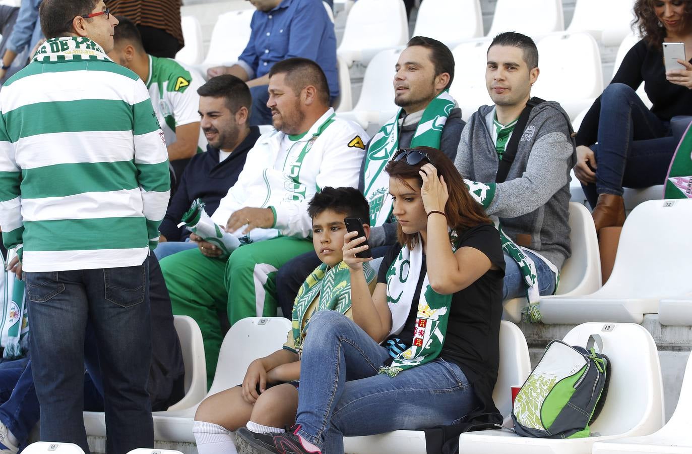 La grada del Córdoba-Huesca, en imágenes