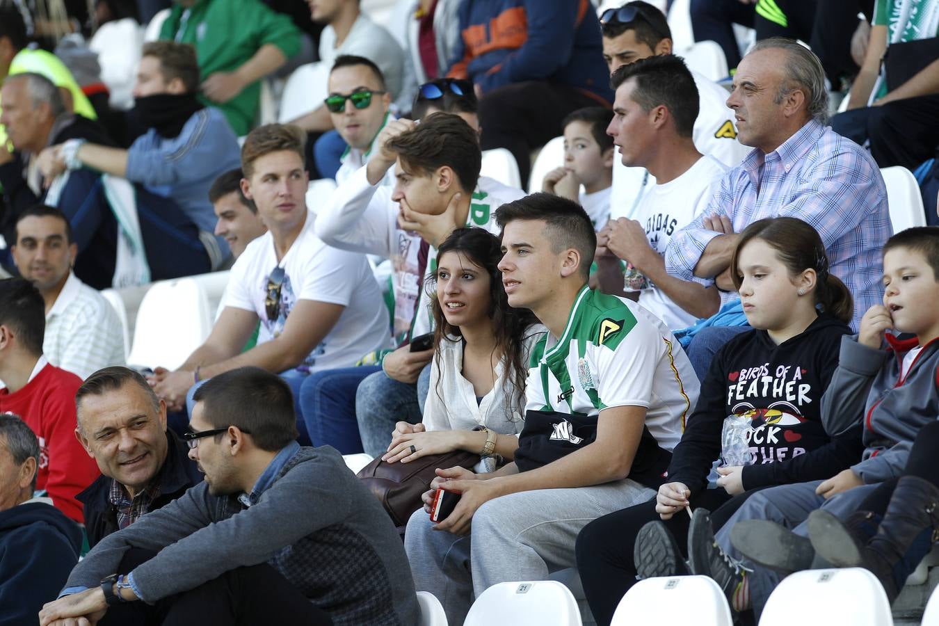 La grada del Córdoba-Huesca, en imágenes