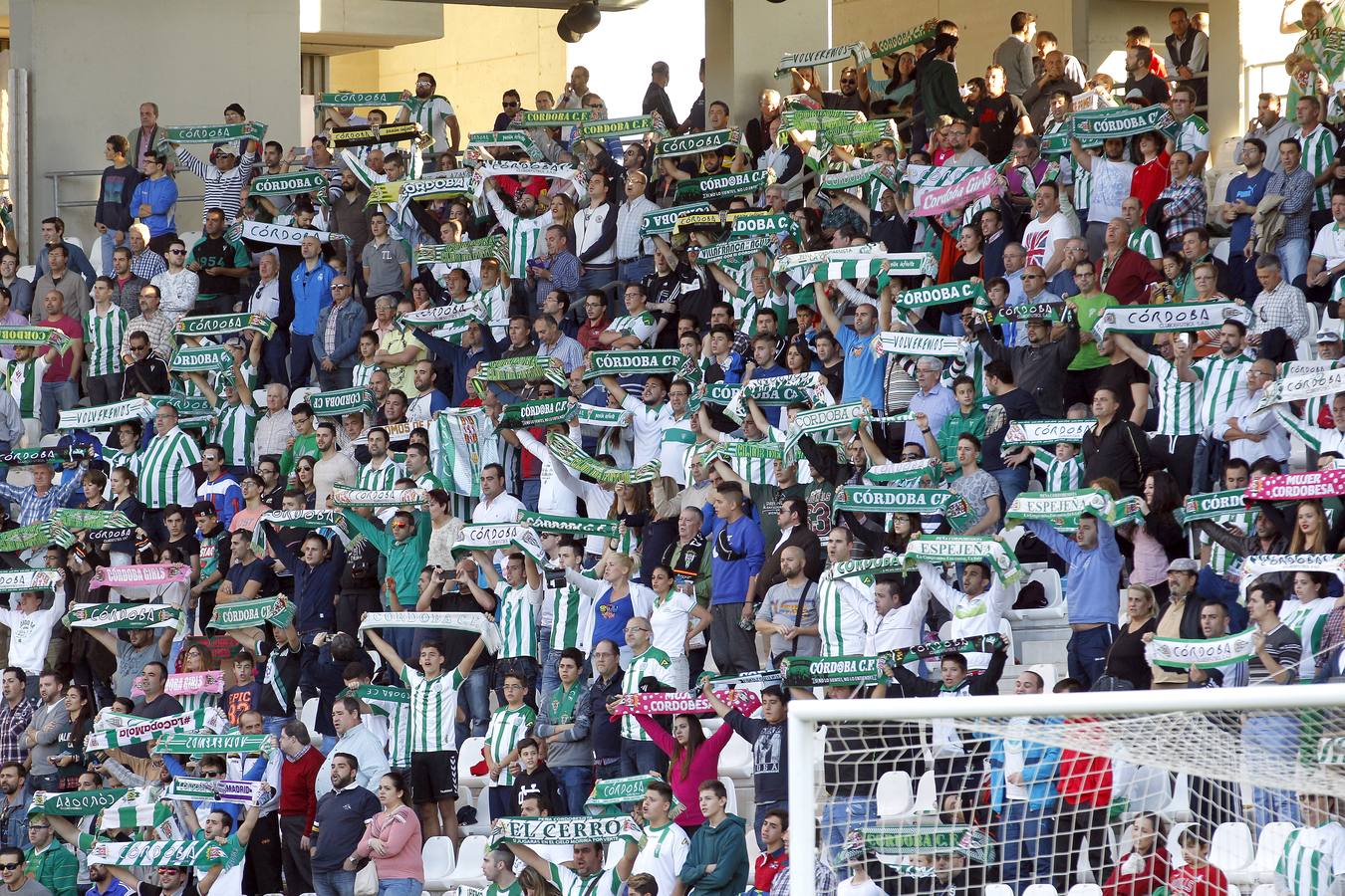 La grada del Córdoba-Huesca, en imágenes