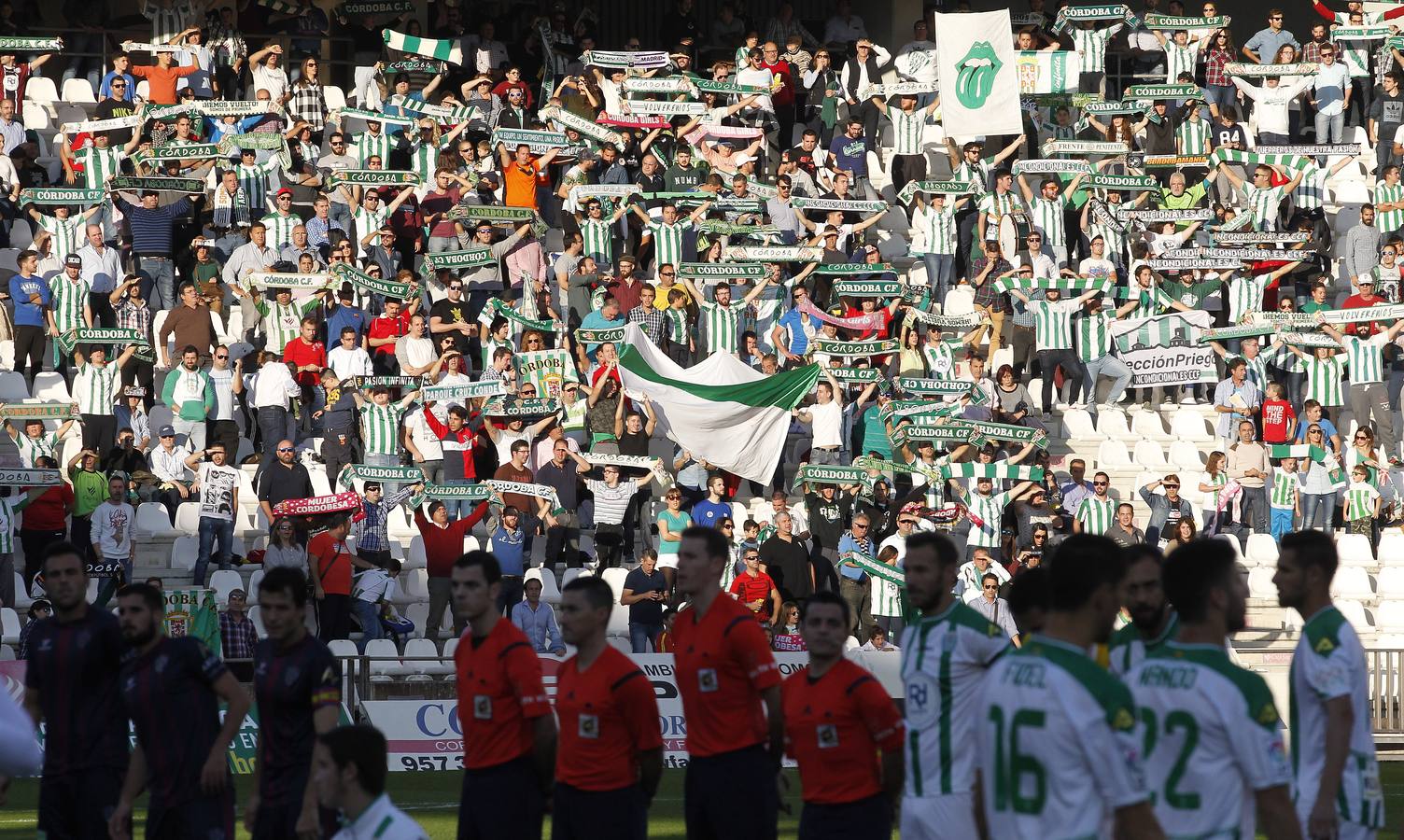 La grada del Córdoba-Huesca, en imágenes