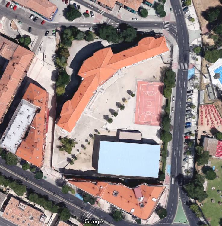 Planta del rectangular terreno que hoy ocupa el IES María Pacheco. Imagen de Google Maps. 