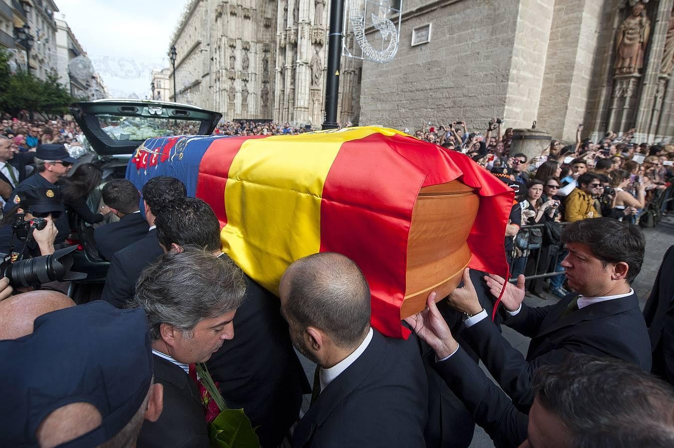 Así se vivió en Sevilla el funeral de la duquesa de Alba