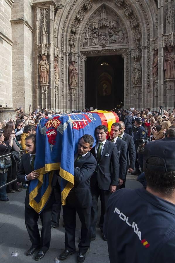 Así se vivió en Sevilla el funeral de la duquesa de Alba