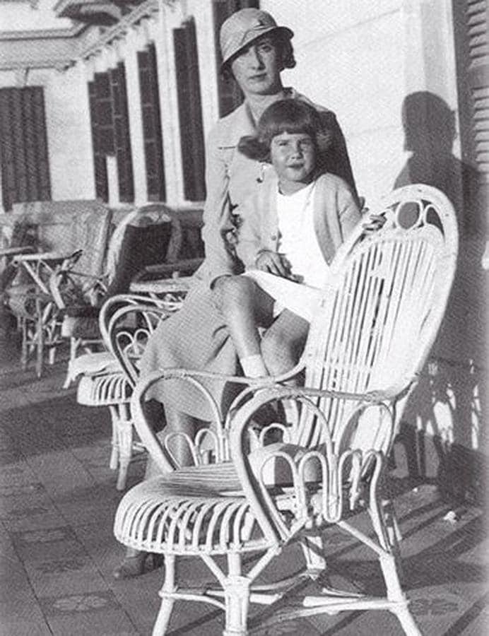 Doña Cayetana junto a su madre MªDolores, a quién cariñosamente llamaba «Totó»