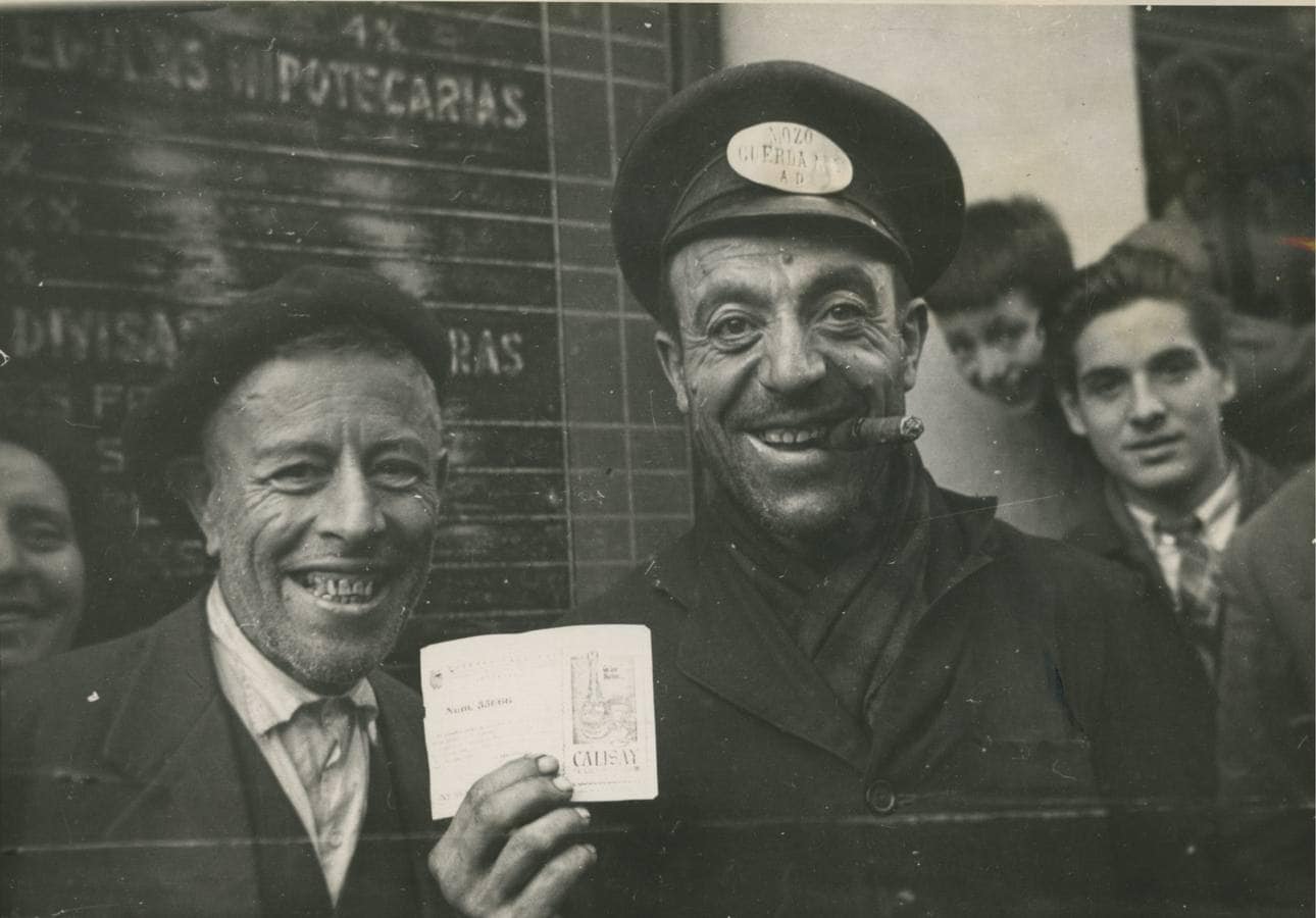 15.000 pesetas se llevaron estos trabajadores tras ganar el premio aquel lejano ya 22 de diciembre de 1949
