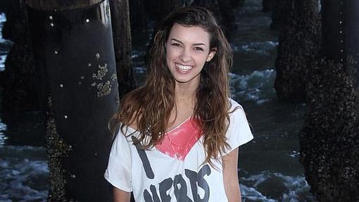 Denyse Tontz en la playa