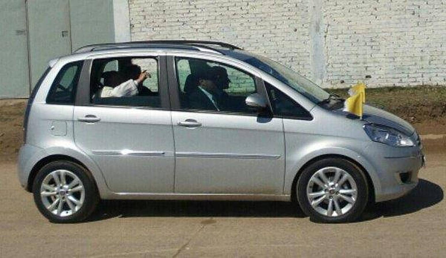 Un Fiat Idea (o Fiat Palio según el país) es el coche empleado por el Papa en Bolivia y Argentina