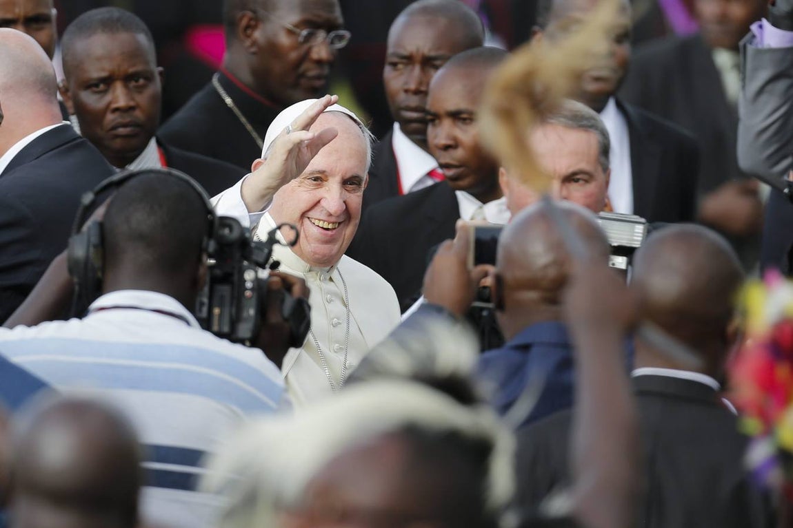 El Papa Francisco a su llegada al aeropuerto Jomo Kenyatta