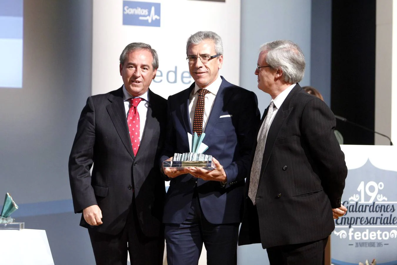 Antonio González, delegado de ABC en Toledo, recibió el premio al medio de comunicación. 