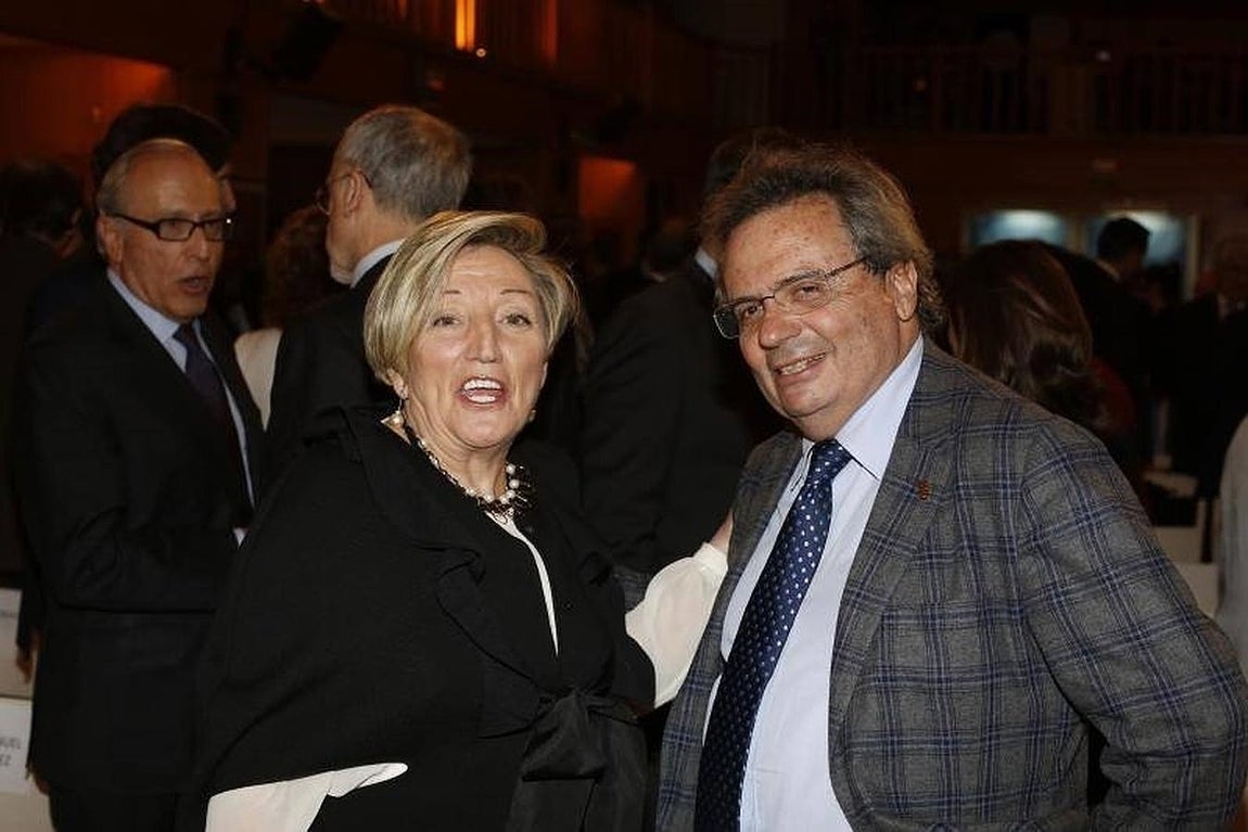 La oncóloga Ana LLuch, premiada en esta edición, junto al presidente de la Organización Nacional de Trasplantes, Rafael Matesanz