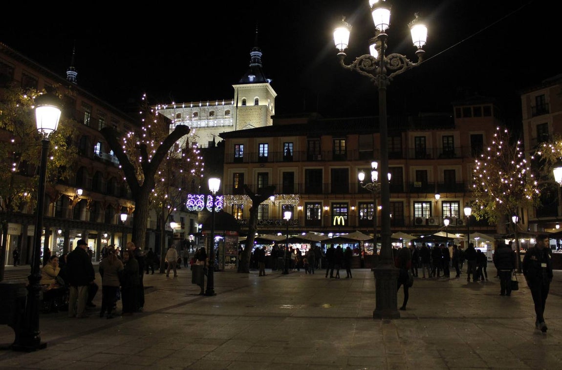 Discreta iluminación en Zocodover. 