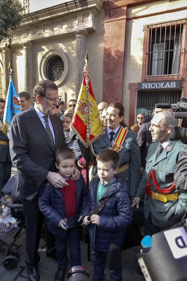 El presidente del Gobierno, muy cariñoso con los más pequeños en su quinto día de campaña. 