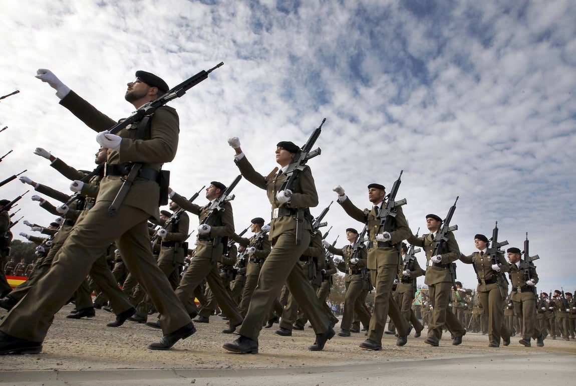 El desfile militar de la Brimz X por la Inmaculada, en imágenes