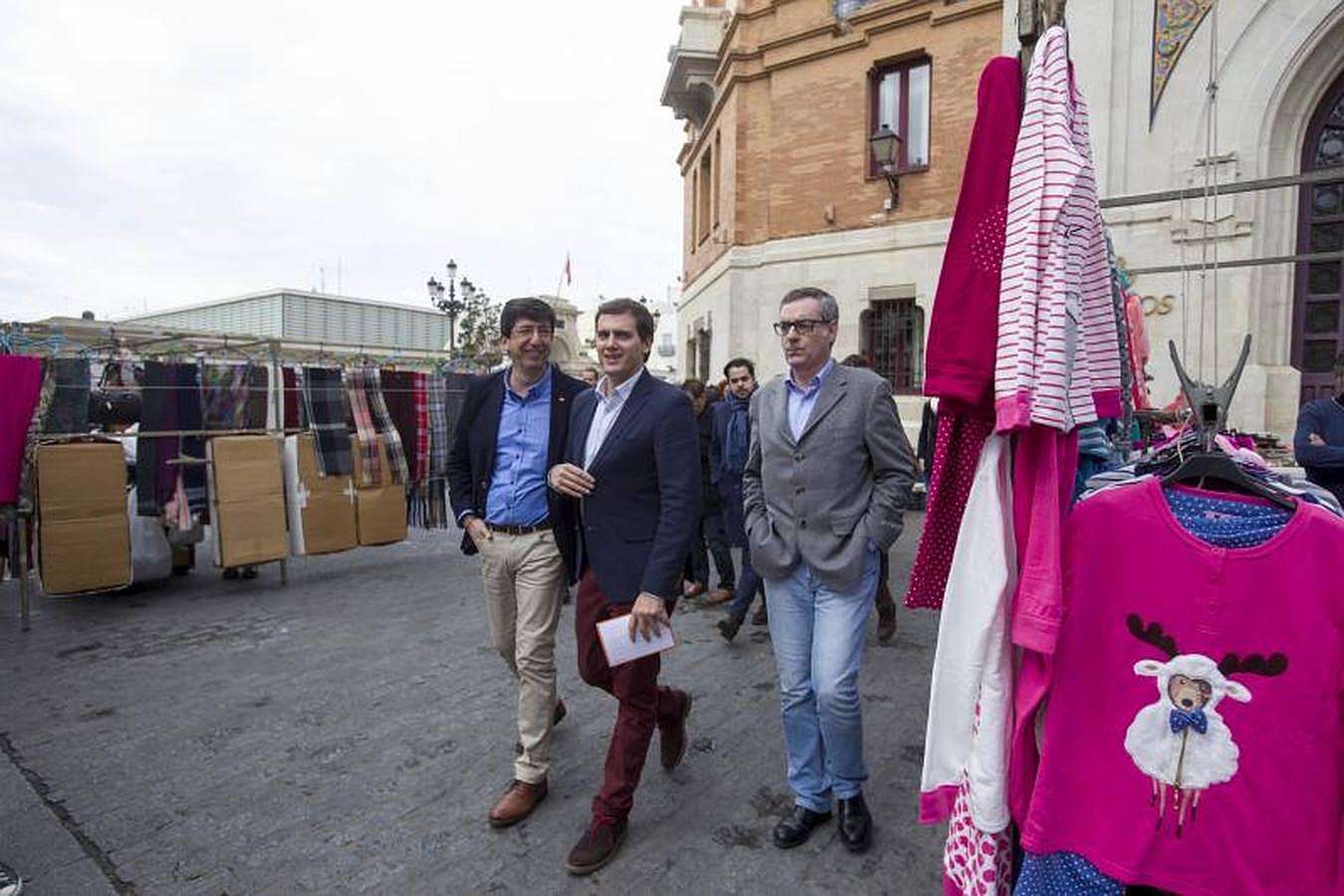 FOTOS: Rivera pasea por el centro de Cádiz antes del mitin