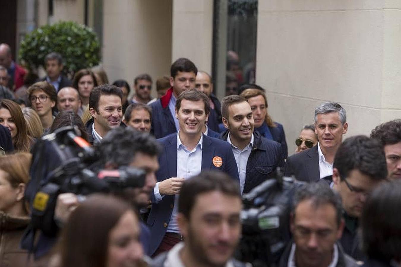 FOTOS: Rivera pasea por el centro de Cádiz antes del mitin