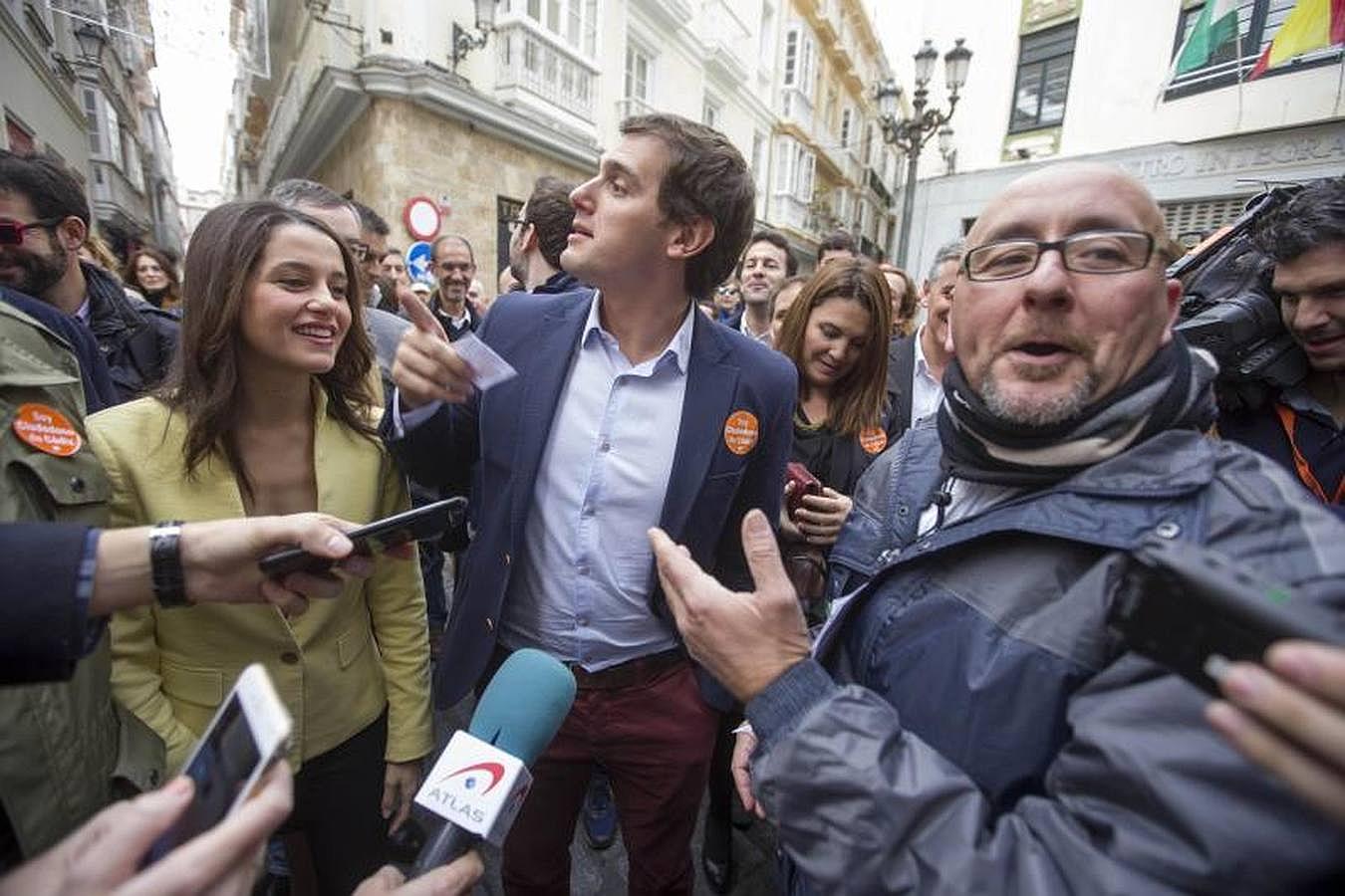 FOTOS: Rivera pasea por el centro de Cádiz antes del mitin