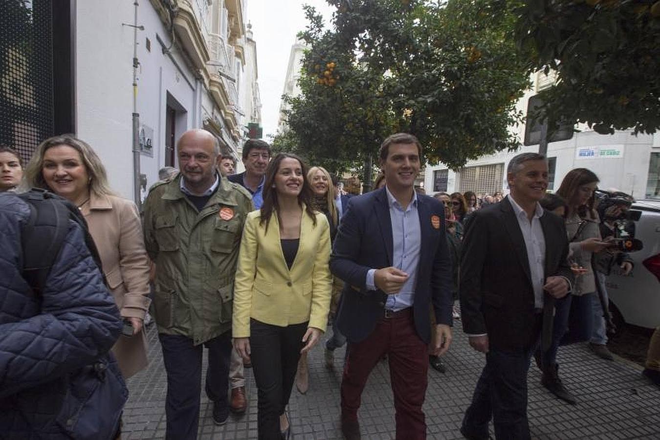 FOTOS: Rivera pasea por el centro de Cádiz antes del mitin