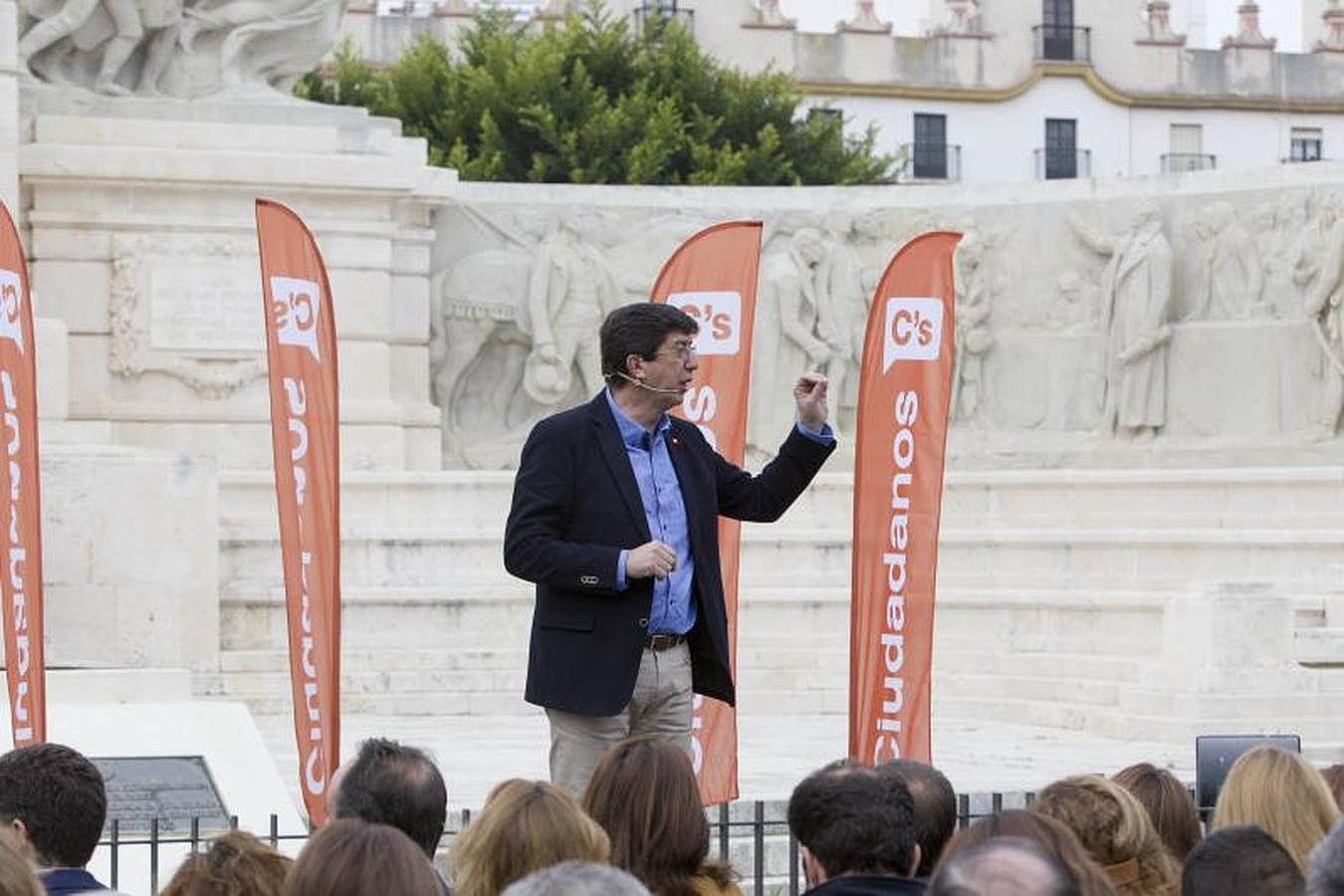 FOTOS: Rivera pasea por el centro de Cádiz antes del mitin