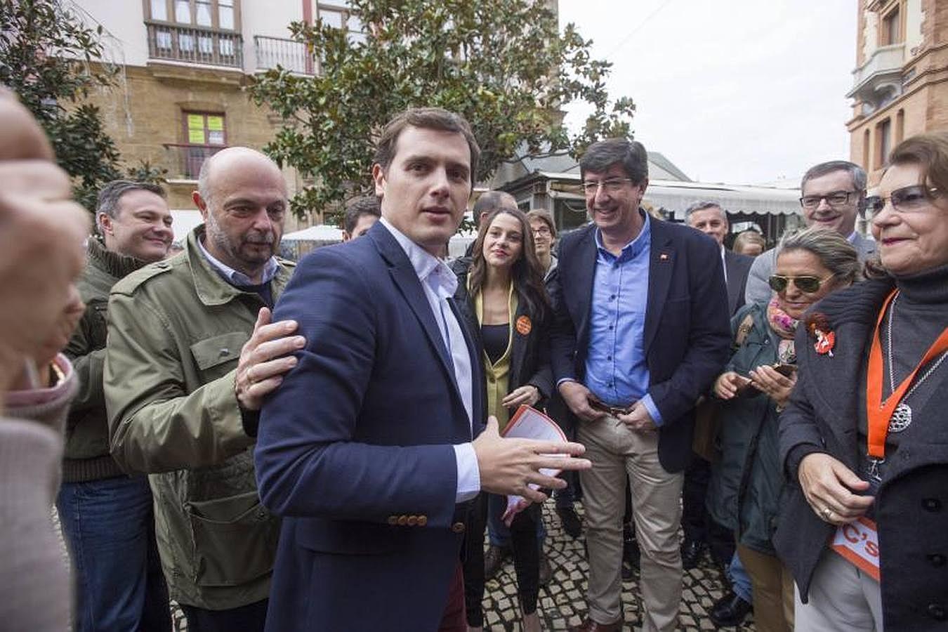 FOTOS: Rivera pasea por el centro de Cádiz antes del mitin