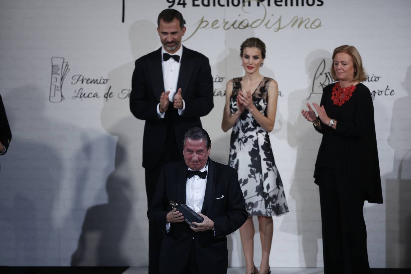 Imágenes de otros premiados con los Mariano de Cavia, Luca de Tena y Mingote. Francisco Vázquez, ex alcalde de La Coruña y exembajador ante el Vaticano, recibió el Premio Mariano de Cavia por su artículo publicado el  17 de noviembre de 2013 en ABC y titulado «España»