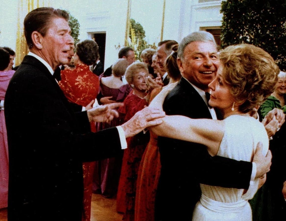Un baile con Nancy Reagan. 