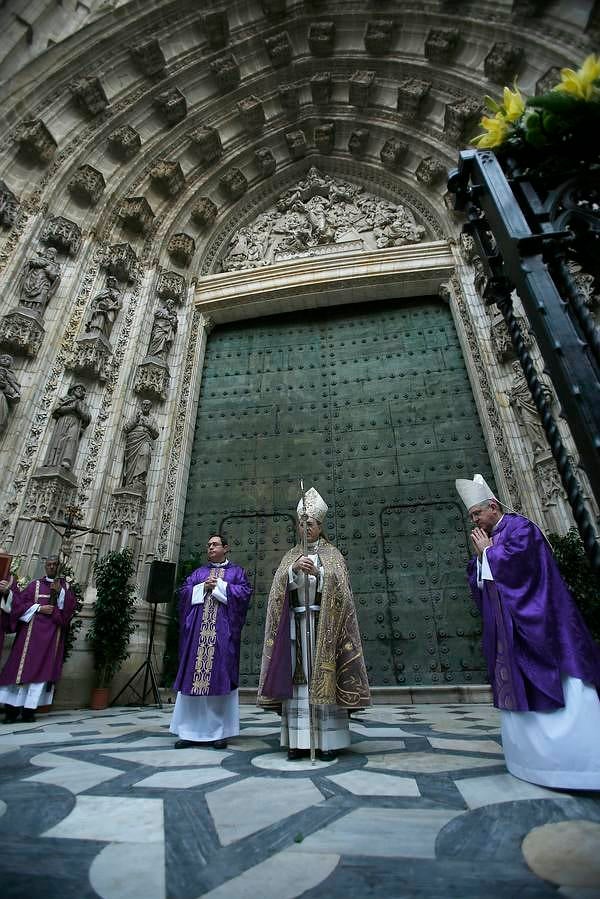 Misa de la apertura del Año de la Misericordia en la Catedral de Sevilla