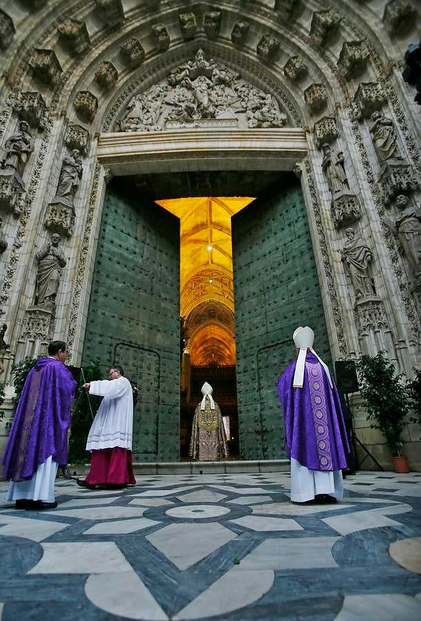 Misa de la apertura del Año de la Misericordia en la Catedral de Sevilla