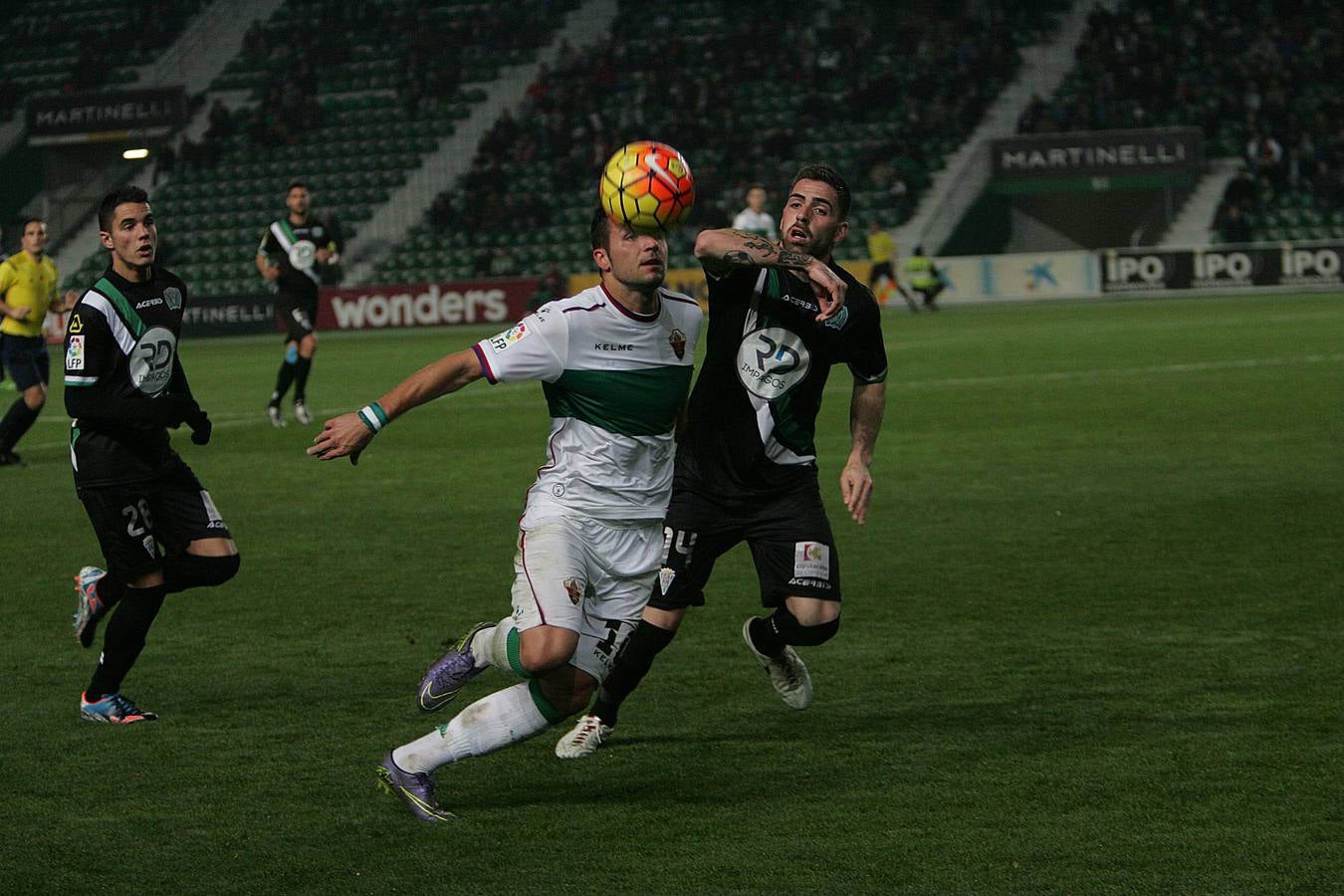 Las mejores estampas del Elche-Córdoba. El conjunto blanquiverde ha jugado en inferioridad numérica desde el minuto 13