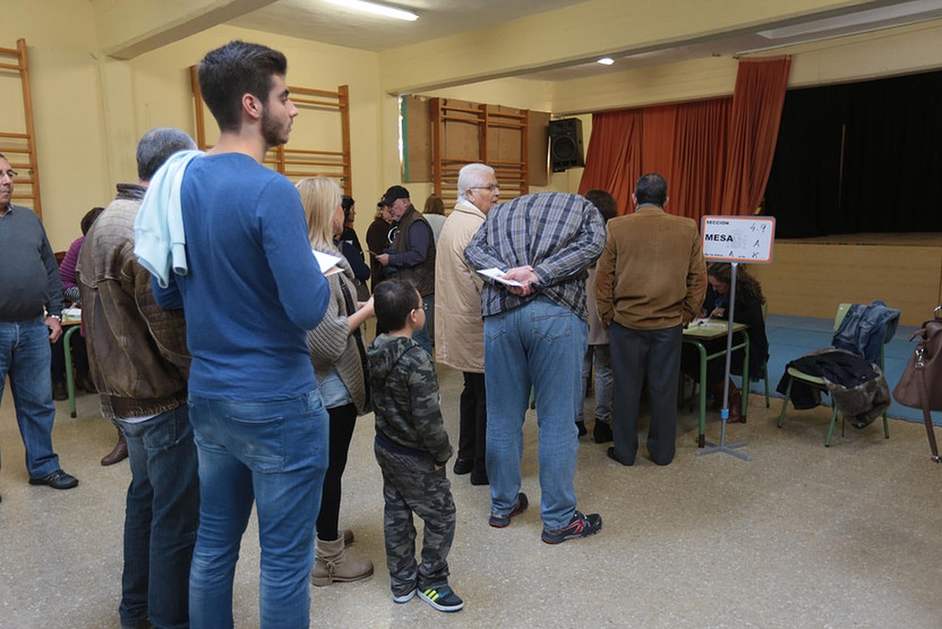 Primeros votantes en Cádiz