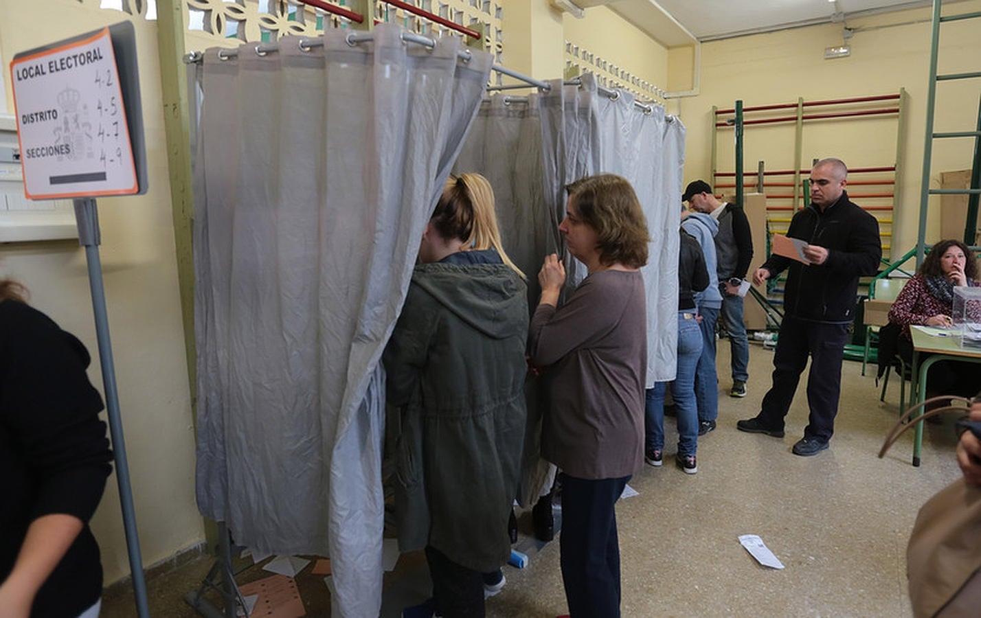 Primeros votantes en Cádiz