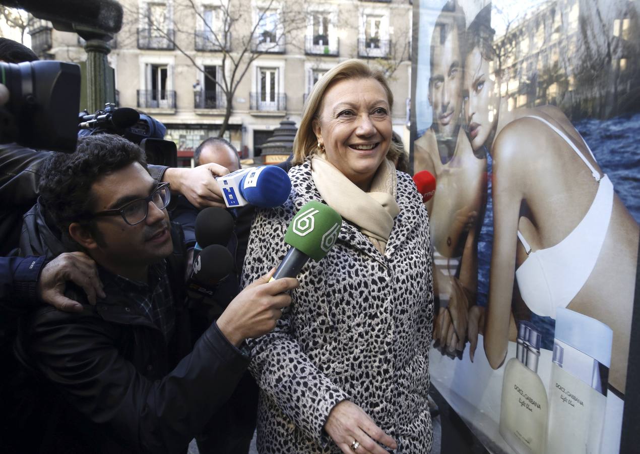 La presidenta del PP de Aragón, Luisa Fernanda Rudi, atiende a los medios a su llegada a la reunión del Comité Ejecutivo Nacional. 