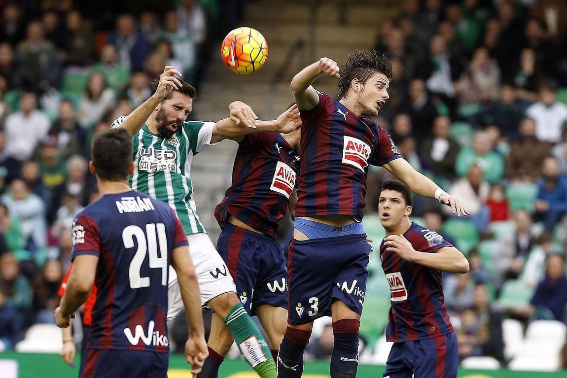 Humillante derrota del Real Betis en casa (0-4) ante el Eibar