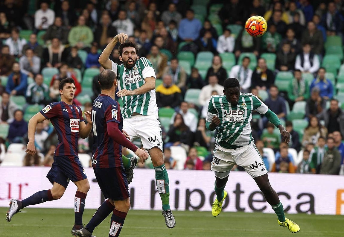 Humillante derrota del Real Betis en casa (0-4) ante el Eibar