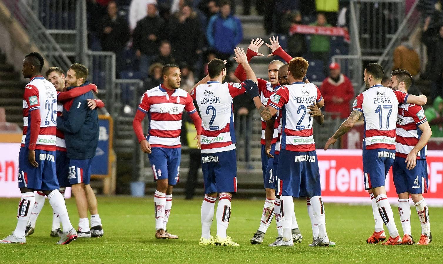 Al Sevilla (2-1) se le atraganta el Granada y sigue sin saber lo que es ganar fuera de casa